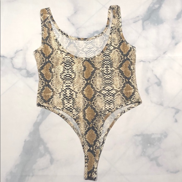 ❌❌SOLD OUT❌❌ Snake Print Bodysuit - Picture 4 of 5